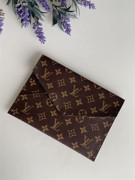 Louis Vuitton Rivets Enveloppe 